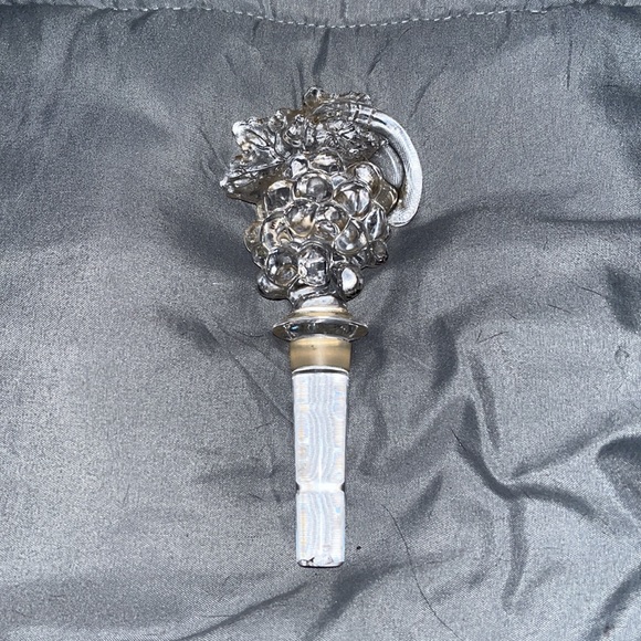 Glass Decorative Wine Stopper - Picture 3 of 7